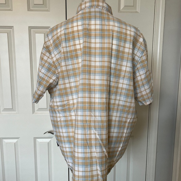 Patagonia short sleeve button down - Picture 3 of 4